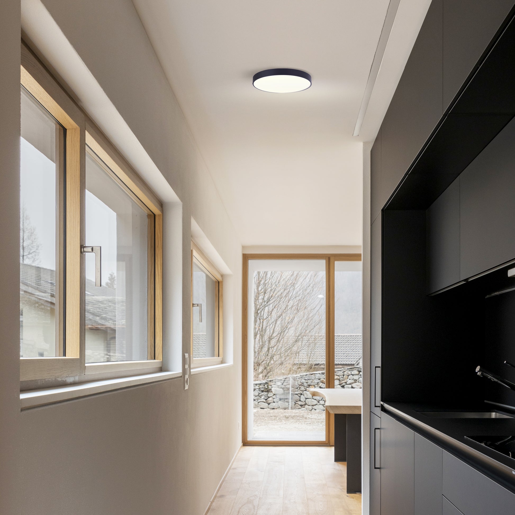 Luminaire 8.1Inch Black Color